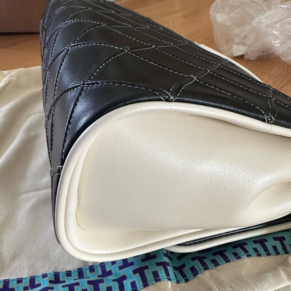 Fleming Soft Spectator Quilted  Leather Convertible Shoulder Bag. - Picture 5 of 11